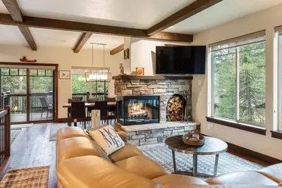 Image de The Bear Den - Quatre Chambres Maison, Couchages 8