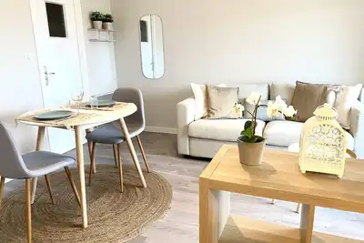 Image de Charmant Appartement Avec Terrasse À 10 Minutes De La Plage