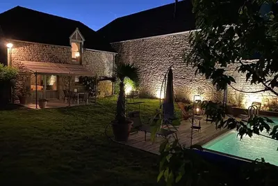 Image de maison de village avec piscine privative gite-loubaribas