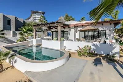 Image de Steps To The Beach! Private Pool, Perfect Location!