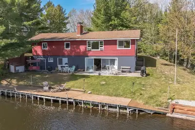 Image de The Banks - Rustic and Waterfront! Secluded and Special! Kayaks and Canoes are included for guest use by RedAwning