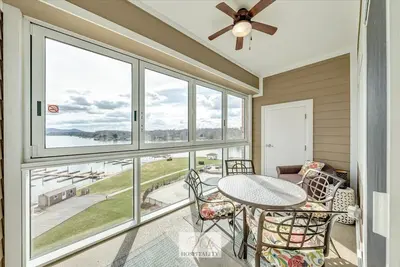 Image de #243 Pointe - 2 Bedroom Lakefront Condo at Mariners Sml