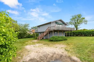 Image de 5 Bedroom House: Close Walk to Ocean & Bay Beaches, Restaurants & Entertainment