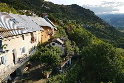 Image de Logement dans ancien corps de ferme avec vue splendide