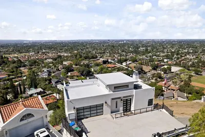 Image de 360° Hilltop View / Ultra Modern / 15min Disney