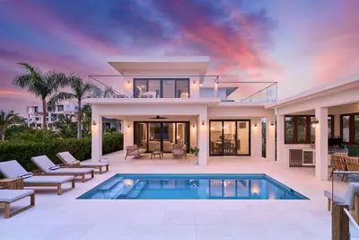 Sunny Bay Estate Villa 4- 4 Bedroom Waterfront Villa Vip Services