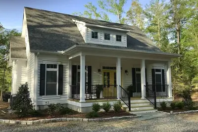 Image de Waterfront Cottage, Only 5 years old, Located on Beautiful Taylor Creek