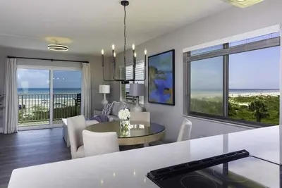 Image de Spectacular Direct Oceanfront Condo - Wraparound Balcony - Top Floor!