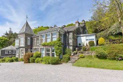Image de Drawing Room, grand apartment with stunning lake views across Beatrix Potter country