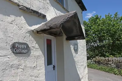 Image de Poppy Cottage, village cottage with lake views