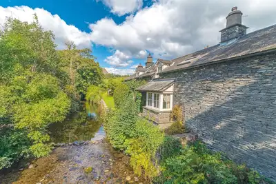 Image de Smithy Cottage - large village cottage for 6 with riverside garden