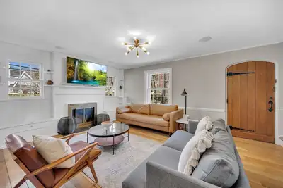 Image de Turnkey 4 Bedroom in Prime Larchmont