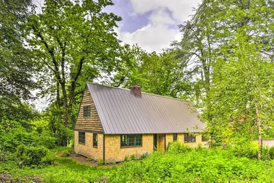 Image de Peaceful + Elegant Cottage w/ Riverside View
