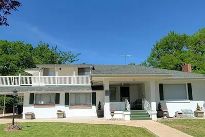 Image de Suu Historic Home- 5/3 Walking distance to