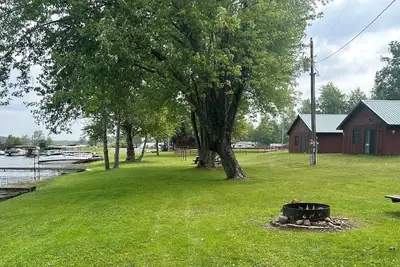 Image de Eagles Nest Resort Two Bedroom Cabins, Full Bar and Restaurant and Rv Spaces