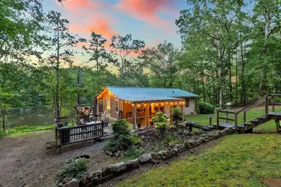 Image de Lake Retreat Rustic Fishing Cabin \nNear University of Alabama Tannehill Mercedes