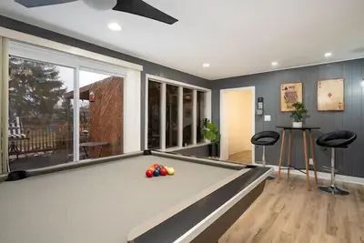 Image de Modern spacious home close to border, beach, shopping and all amenities