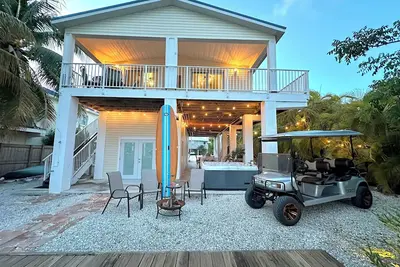 Image de Cozy Canal-Front Home in Cudjoe Key — Dock, Hot-Tub & Golf Cart Included!