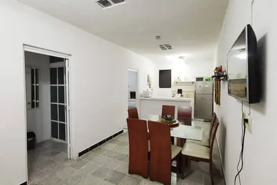 Image de Cozy and affordable two-bedroom apartment.
