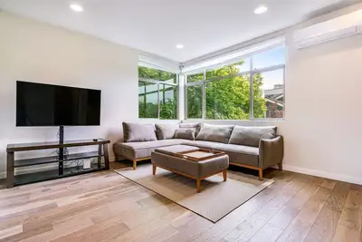 Image de Modern townhouse with a rooftop deck, washer/dryer, WiFi