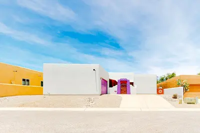 Image de Modern adobe home with a community pool, central Ac, washer/dryer - snowbirds Ok