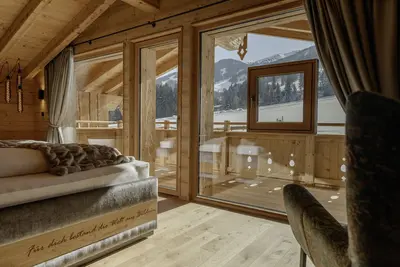 Image de Stylish chalet with private sauna, terrace and outdoor shower