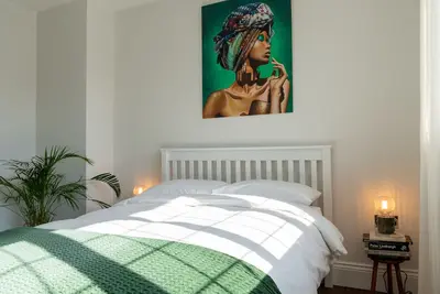 Image de Stunning new 2 bedroom home with free parking