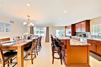 Image de Great for Family's Disneyland Close 5 Bedrooms, 3 Baths, Sleeps 12 Pool Home