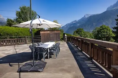 Image de Appartement de vacances 'L'éterlou' près des pistes avec terrasse, balcon et Wi-Fi.