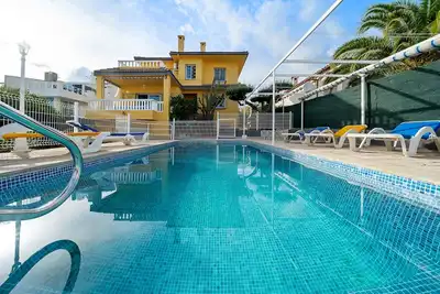 Image de Villa Amador avec vue sur mer, piscine et Wi-Fi.