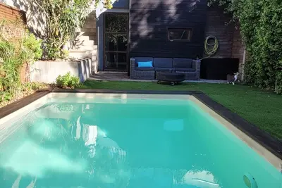Image de grande maison de ville, avec piscine, terrasses Ă 5mn d'Aix en Pce