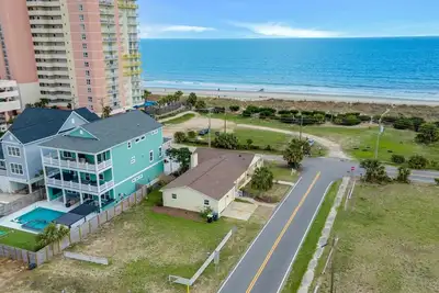 Image de Oceanfront Private Beach House w/Private Hot Tub + Free Attraction Tickets!