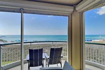 Image de Beachfront Balcony, Luxury Finishes, & Top-Notch Amenities!