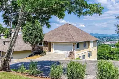 Image de Amazing panoramic views with covered porches