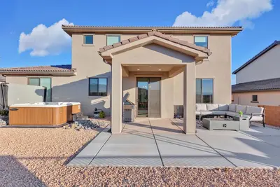 Image de Paseos 1293| Brand New Property, Private Hot Tub, Outdoor Firepit, and near Sand Hollow Reservoir