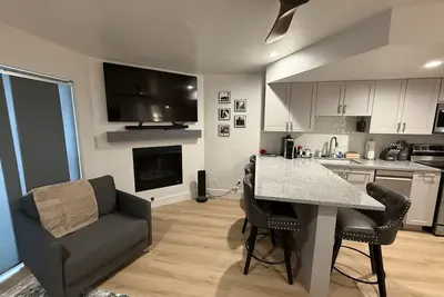 Image de Upgraded studio with deck & fireplace - near Yosemite Valley & Badger Pass