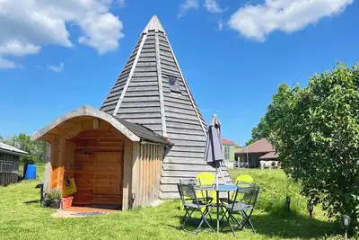 Image de Wooden tepee with all comforts, calm and nature, close to our horses.