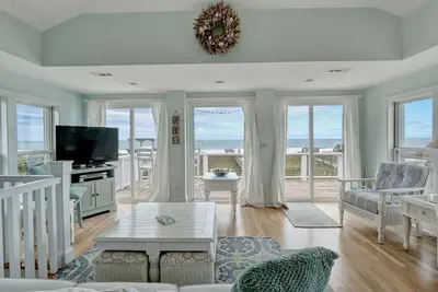 Image de A Swell Time - 4 br / 4 bath oceanfront cottage on the North end of Carolina Bea
