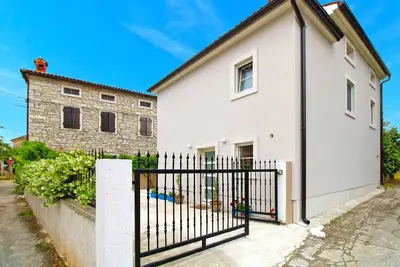 Image de Maison de vacances Rakalj pour 1 - 6 personnes avec 2 chambres à coucher - Maison de vacances