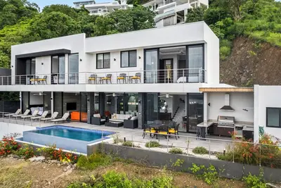 Image de Heated Pool - 4 King Bedrooms w\/Smart TVs - Bbq