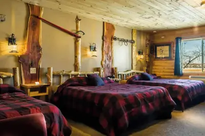 Image de Enjoy lakeside relaxation in Room 17 - Lumbermen's Bunkhouse - Curriers