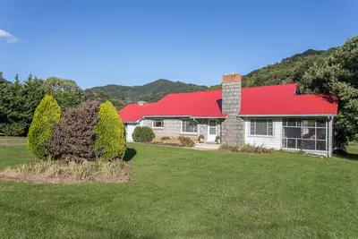 Image de Peaceful Valley Cottage with mountain views
