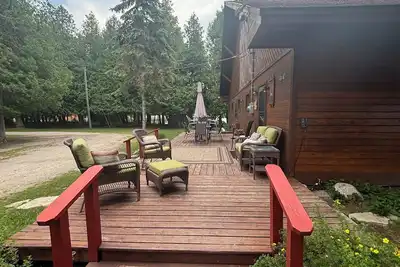 Image de The Sniderhaus with beautiful sunsets and trails nearby. A large dock.