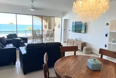 Beachfront Newly Remodeled Luxury Condo-Sonoran Spa W 410 -3br 2 Ba Next to pool