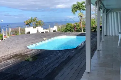 Image de Villa avec piscine et vue mer, à 5 minutes de la plage de Schoelcher