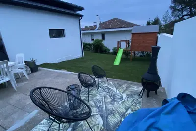 Image de Maison individuelle entre océan et forêt