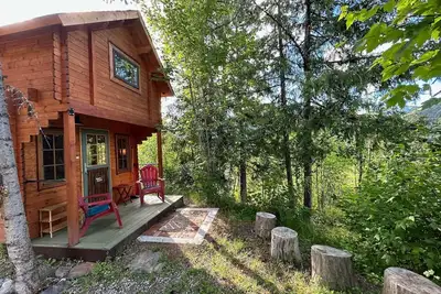 Idyllic Cabin Retreat only 5 minutes away from Nelson