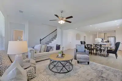 Image de New home in Argyle, Tx - 4 Bds, 2. 5 Baths, Office, Media room, Sleeps 10!