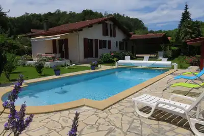 Image de Ascain, Maison 4 chambres et Piscine, idéale pour vacances familiales