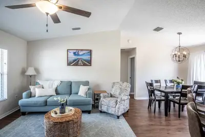 Image de Florida's Finest: Lakefront Home